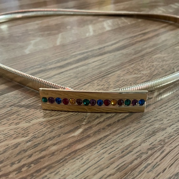 Accessories - VTG Gold-toned mesh snake chain belt with multi colored gems
